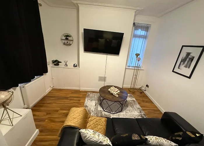 Affordable 2 Bedroom Close To Coop Live And Etihad Stadium