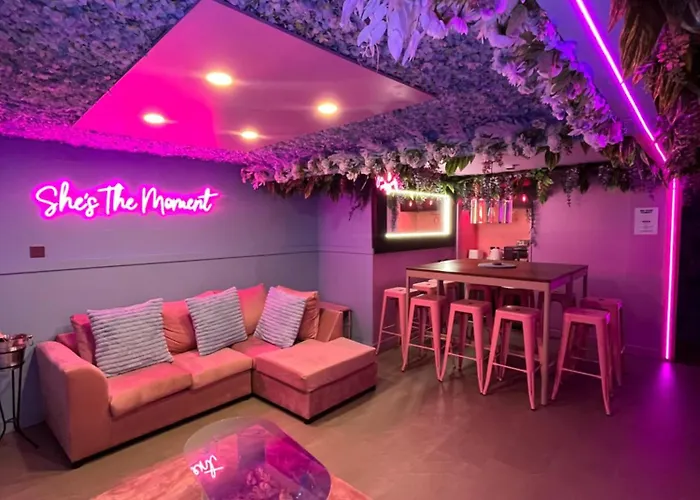 'S Only Themed Slumber Party Suite For 8 With Makeup Room
